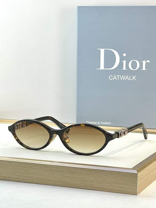 Picture of Dior Sunglasses _SKUfw76160921fw